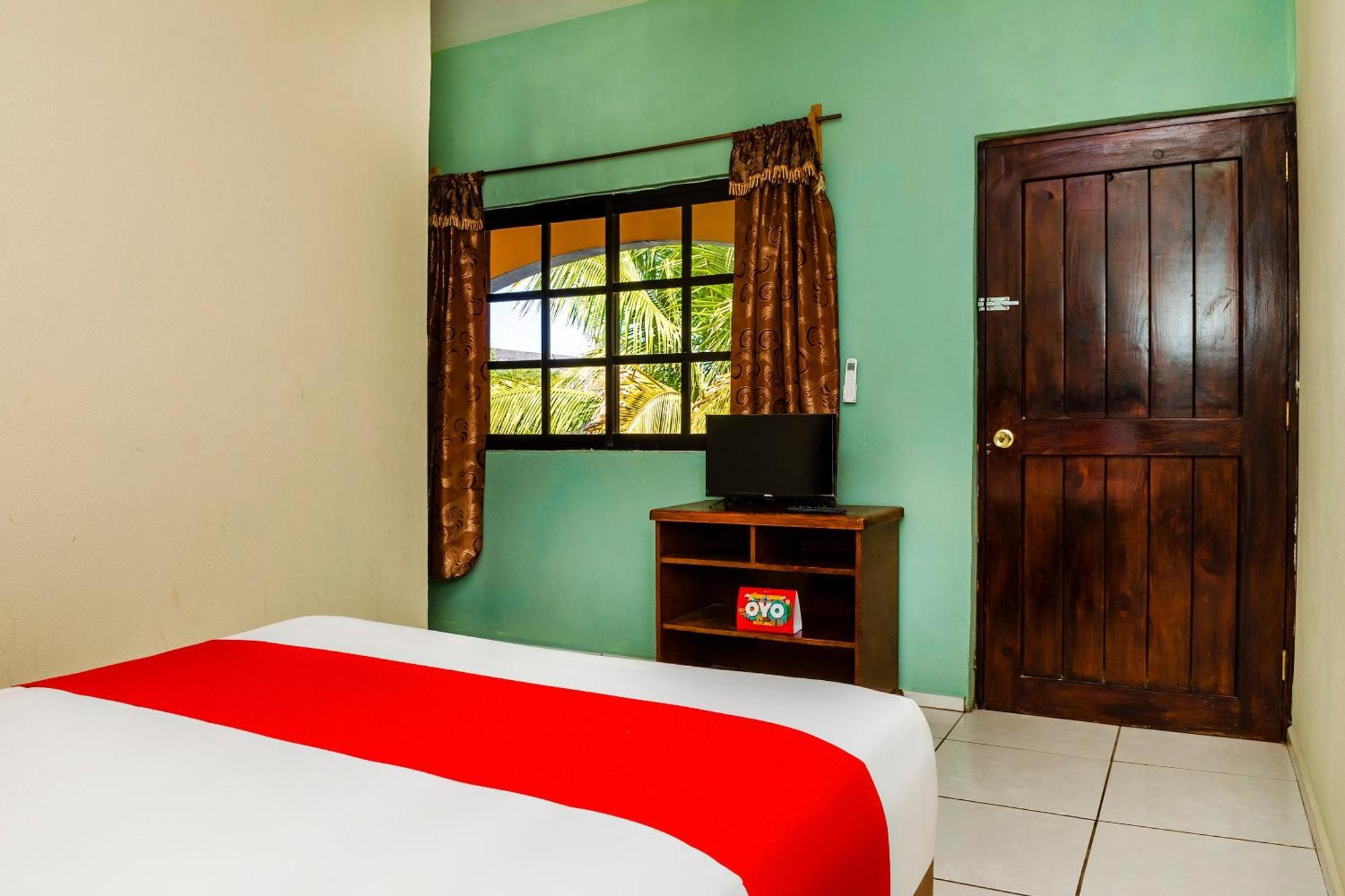 Oyo Hotel Miramar, Loreto Loreto  Buitenkant foto